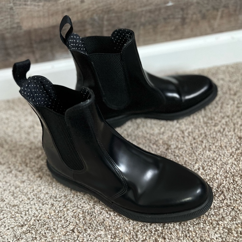 Dr. Martens FLORA SMOOTH CHELSEA BOOTS black women size 9 like new